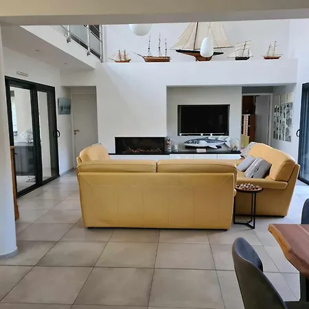 ゲストハウス Chambres D'hote Dans Maison, Piscine, 5 Minutes A Pieds De La *
