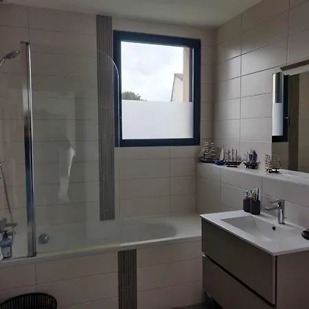 ゲストハウス Chambres D'hote Dans Maison, Piscine, 5 Minutes A Pieds De La