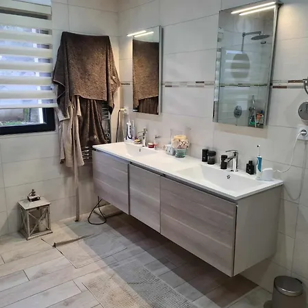 ゲストハウス Chambres D'hote Dans Maison, Piscine, 5 Minutes A Pieds De La *